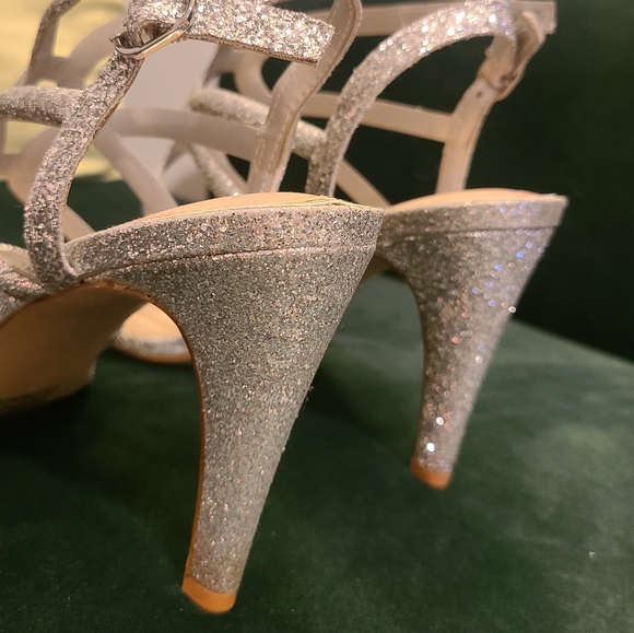 EUC 💠 Sparkly Silver Kelly&Katie Heels✨️ Size 8 - Picture 8 of 8
